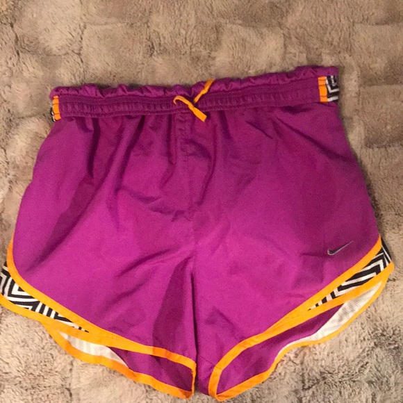 Excellent condition Nike running shorts sz Medium - Picture 7 of 7